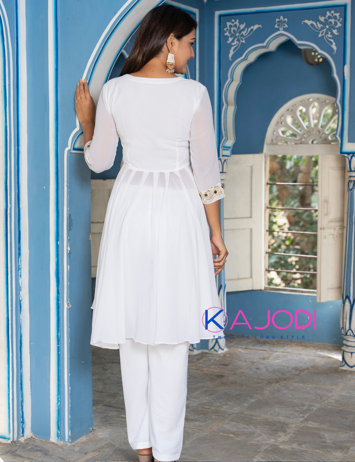 Juhi White Embroidery Dress Set